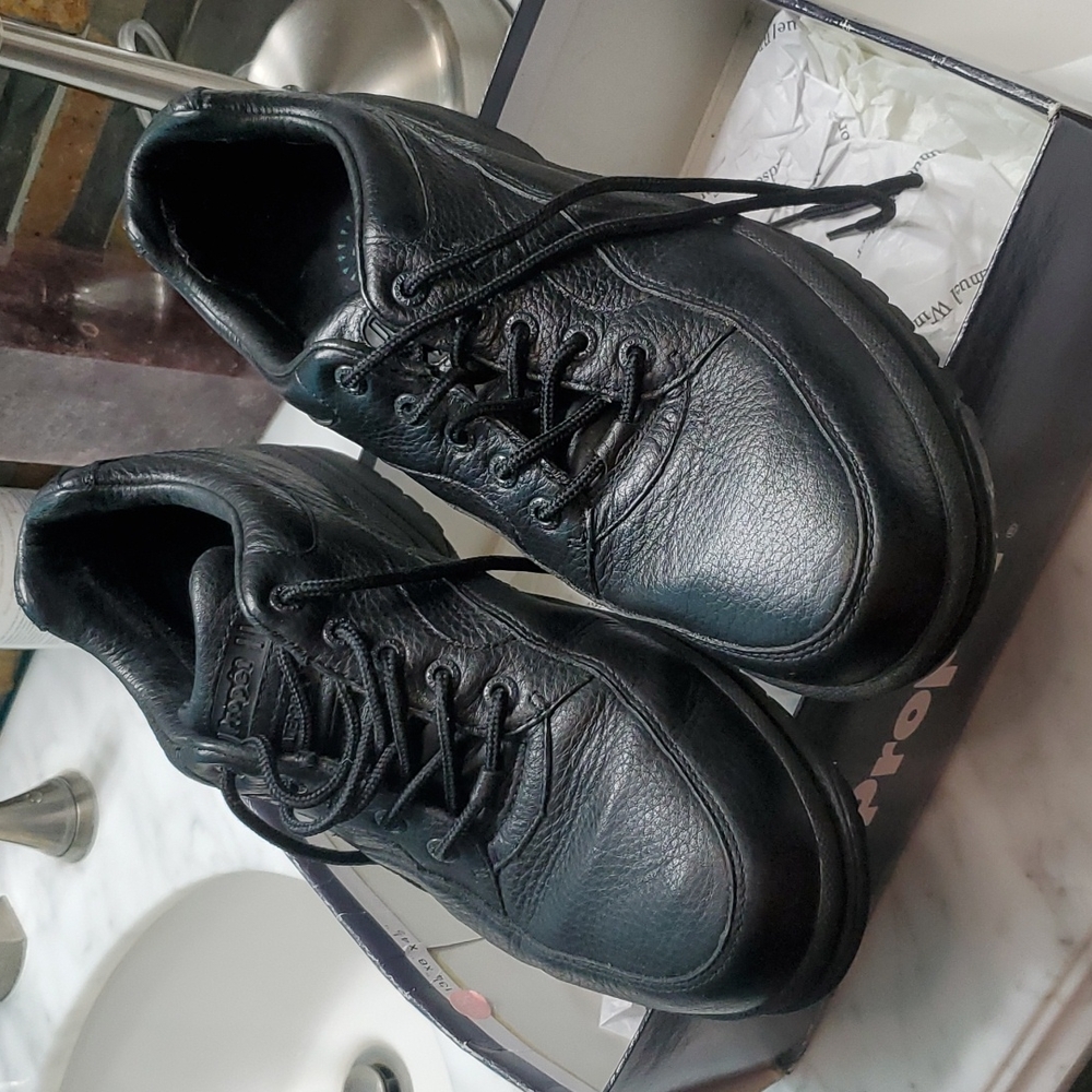 Propet Men's Black Leather Shoes